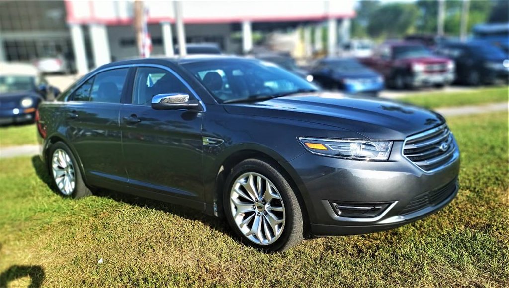 2016 Ford Taurus Limited's photo